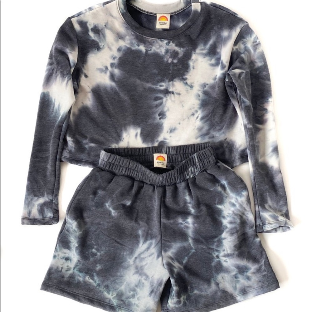 SOLD - NWOT Tie-dye lounge set (top + shorts, size M)